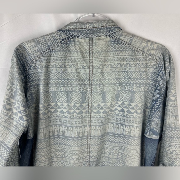 Miss Me Long Sleeve Denim Button Up. Women's Size Large. Blue. Light wash. Aztec - Picture 7 of 10